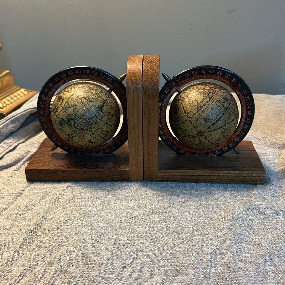 Vintage old world 🌎 Globe Bookends - Picture 2 of 16